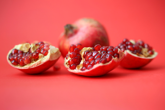 Pomegranate Seed Oil: Anti-Aging Properties & Skin Benefits